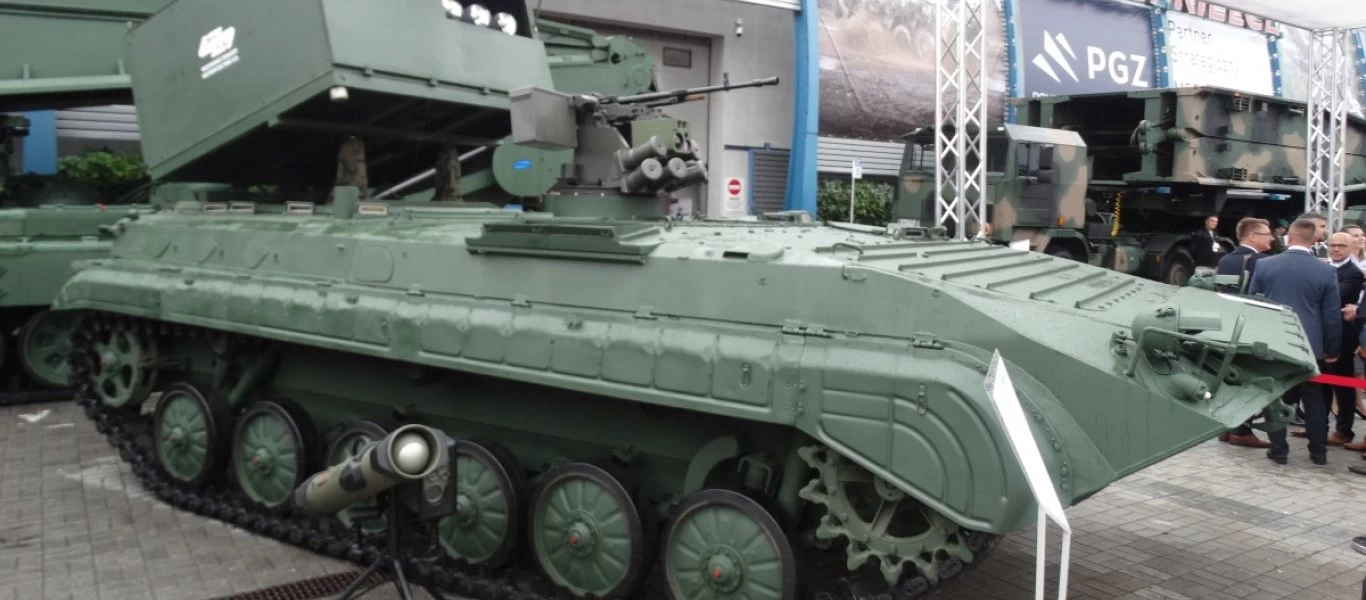 Η Πολωνία παρουσίασε όχημα BMP-1 σε ρόλο καταστροφέα αρμάτων: Για τον ΕΣ ήταν παρωχημένα…